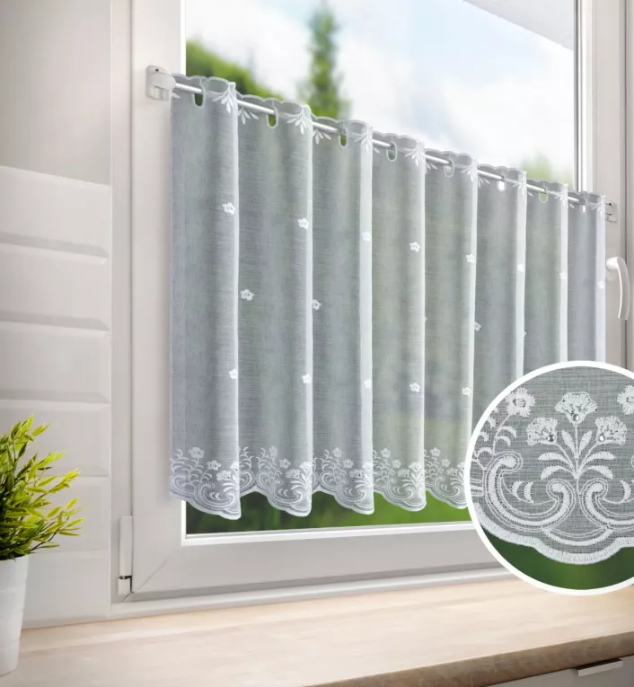 Tkanina firanowa zazdrostka z etaminy z haftem i cyrkoniami