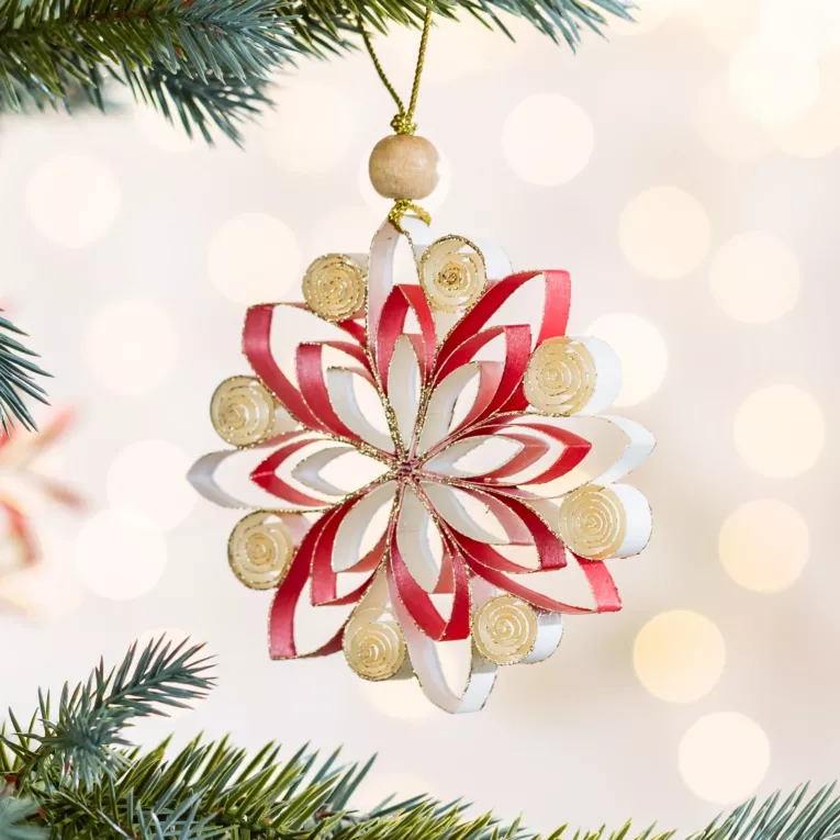 Ozdoba choinkowa gwiazda w stylu eko zdobiona delikatnymi drobinkami brokatu