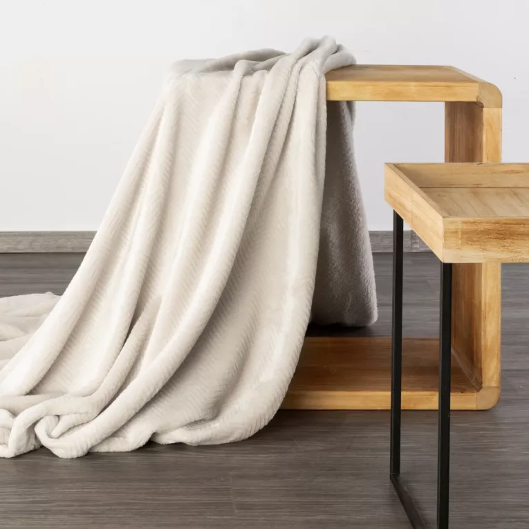 Koc 170x210 cm kremowy miękki w dotyku z wytłaczanym wzorem jodełki CINDY 5 Design 91