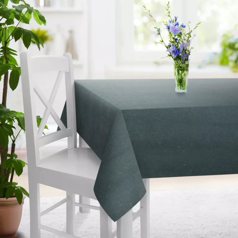 Obrus szyty turkusowy z miękkiej tkaniny szenilowej typu dimout o naturalnym splocie