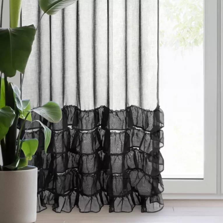Firana czarna z etaminy zdobiona w dolnej części falbanami 140x250 cm taśma DANI