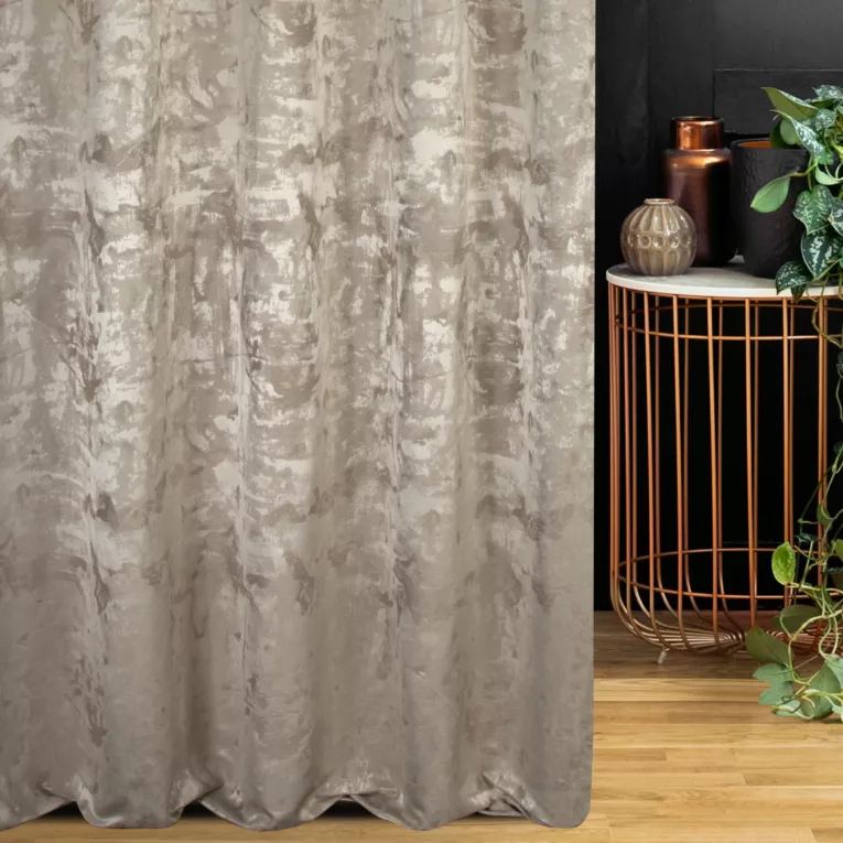 Zasłona szyta na taśmie 5 cm beżowa miękka z dodatkiem bawełny i nieregularnym wzorem