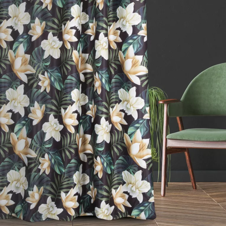 Zasłona szyta na taśmie 5 cm wielokolorowa z miękkiej tkaniny typu blackout drukowanej w kwiatowy wzór