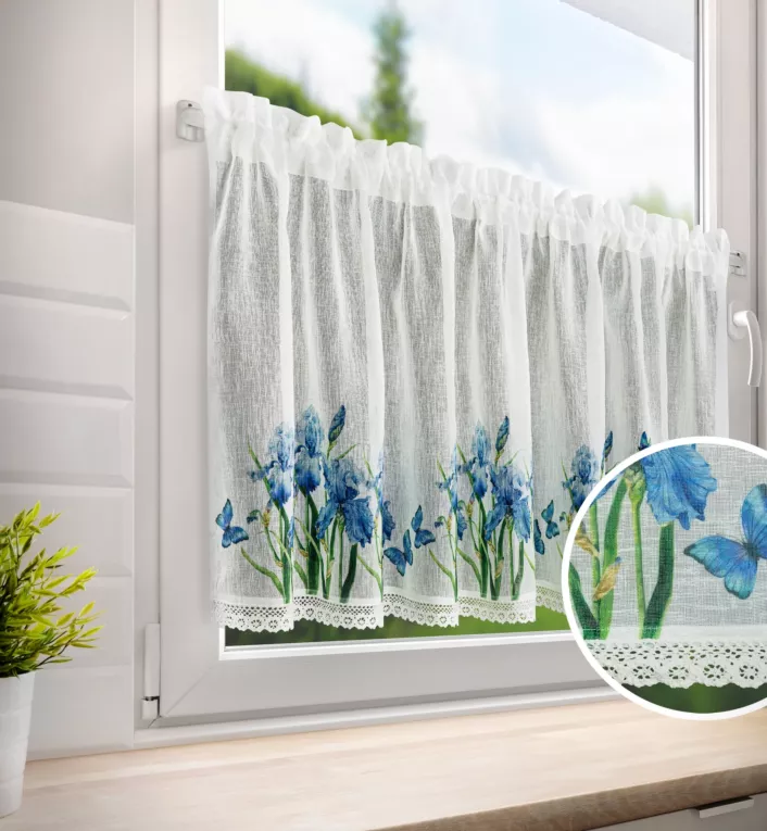 Zazdrostka z etaminy zdobiona nadrukiem kwiatów i koronką