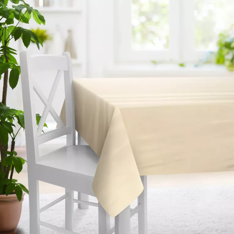 Obrus szyty złoty z tkaniny o satynowym połysku zaciemniającej w 100%