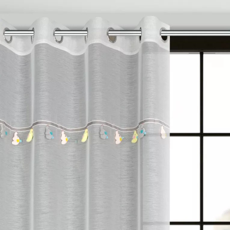 Firana kremowa z etaminy zdobiona taśmą dekoracyjną z wiszącymi trójwymiarowymi słonikami 140x250 cm przelotka KIDS