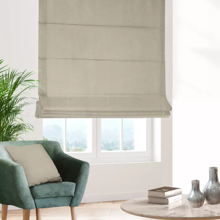 Roleta rzymska beżowa z tkaniny z mieszanką lnu i wiskozy, w stylu eko, z delikatnym połyskiem