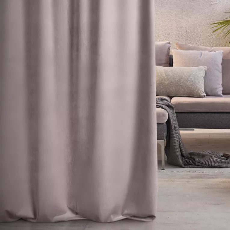 Zasłona szyta na flexach ENYA pudrowo różowa z miękkiej półmatowej tkaniny welwetowej