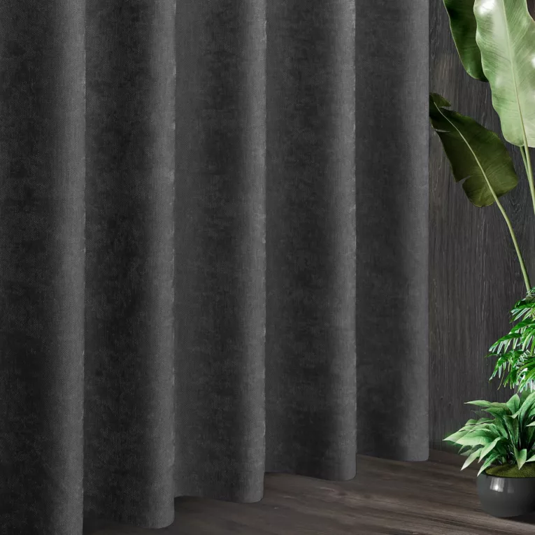 Tkanina zasłonowa, miękka szenilowa, zaciemniająca, z drobnym strukturalnym wzorkiem i efektem przecierki z kolekcji Pierre Cardin