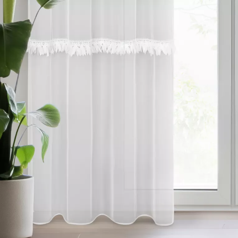 Firana biała zdobiona fantazyjną aplikacją z gipiurą 140x260 cm przelotka SYLVI