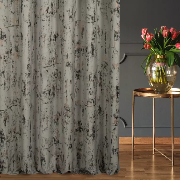 Zasłona szyta na tunelu srebrno złocista z tkaniny welwetowej zdobionej połyskującym drukiem