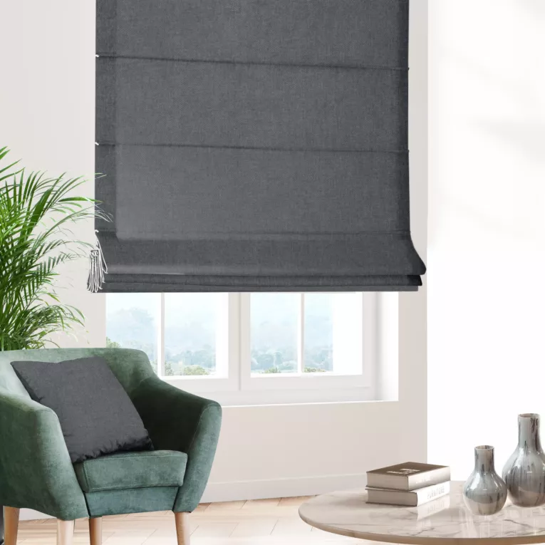 Roleta rzymska grafitowa miękka, szenilowa tkanina o wyraźnym splocie i delikatnym połysku