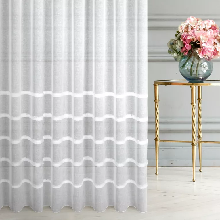 Firana szyta na taśmie 5 cm biało beżowa z etaminy zdobionej frędzlowymi pasami