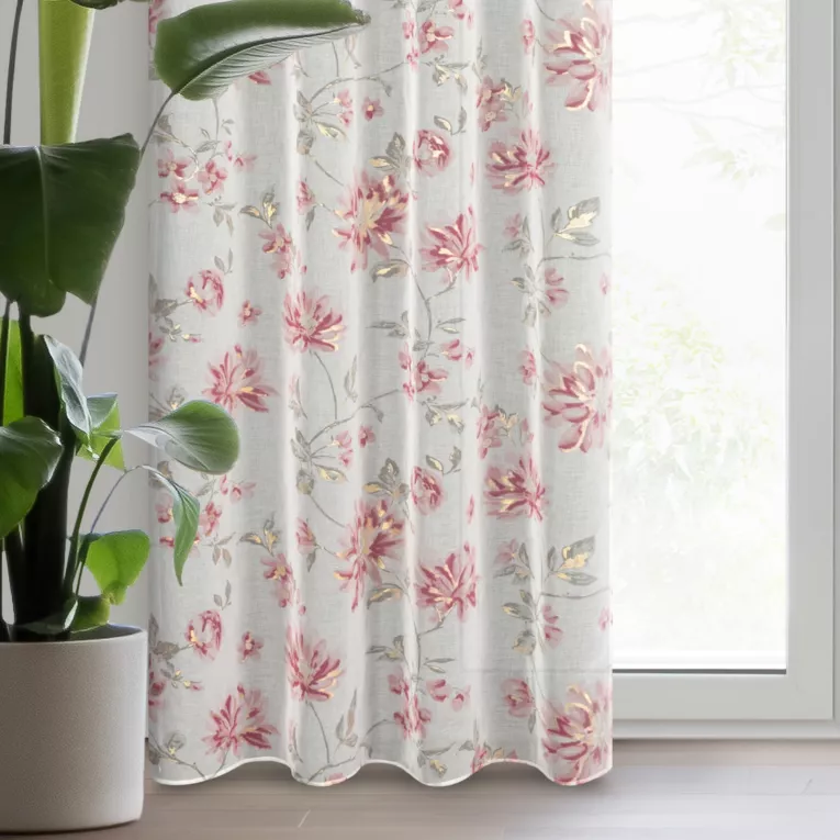 Zasłona biało, różowa zdobiona nadrukiem subtelnych kwiatów ze złotymi akcentami z etaminy 140x250 cm przelotka KALINA