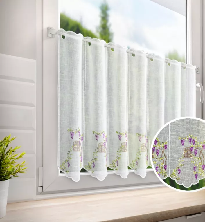 Tkanina firanowa zazdrostka z etaminy zdobiona haftem letnich pnących winogron