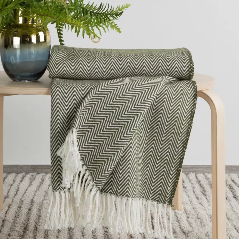 TERRA COLLECTION Koc MONTENEGRO z motywem jodełki zakończony frędzlami z tkaniny z przewagą bawełny