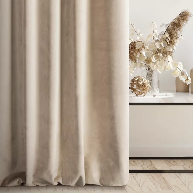 Zasłona szyta na taśmie 5 cm WALDO jasnobeżowa ze szlachetnej grubej tkaniny welwetowej o gramaturze 400g/m2