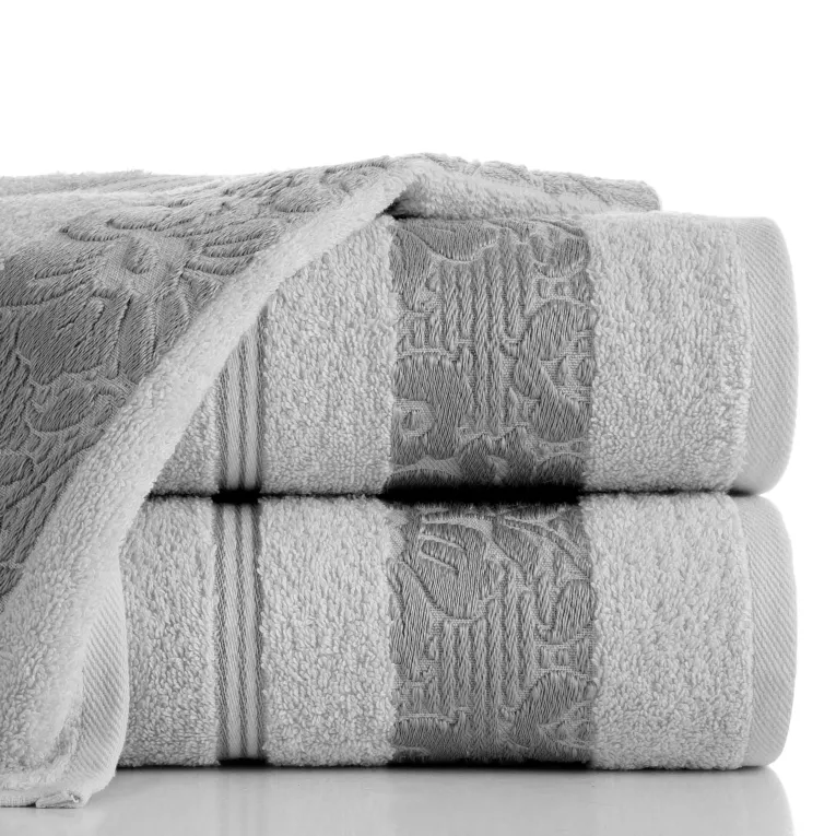 EUROFIRANY CLASSIC Ręcznik SYLWIA 1 z żakardową bordiurą tkaną w ornamentowy wzór