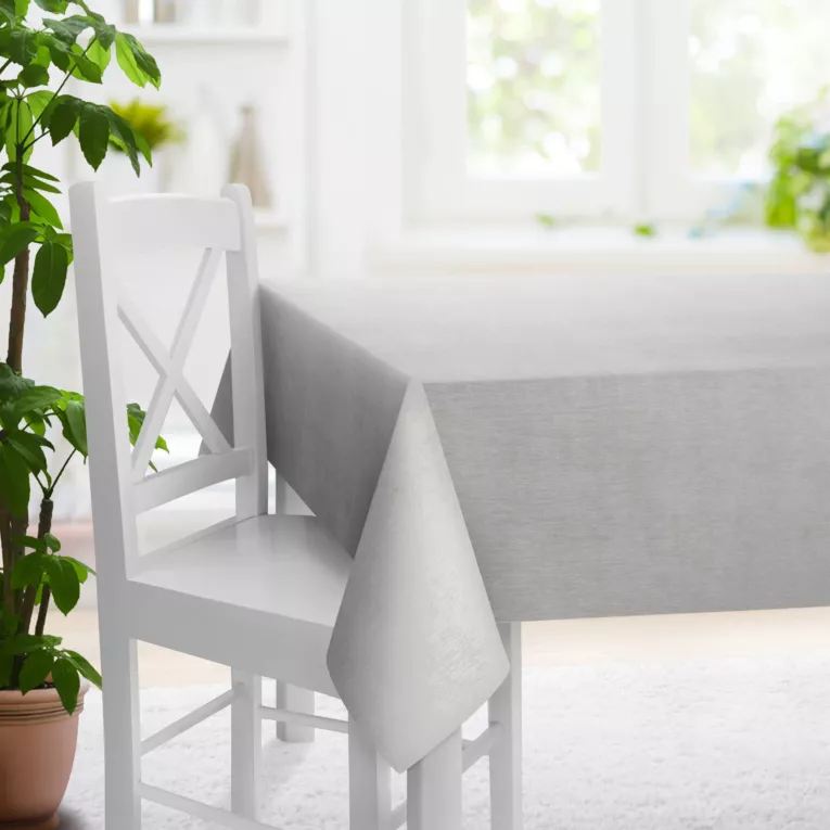 Obrus szyty popielaty z miękkiej matowej tkaniny szenilowej o naturalnym splocie