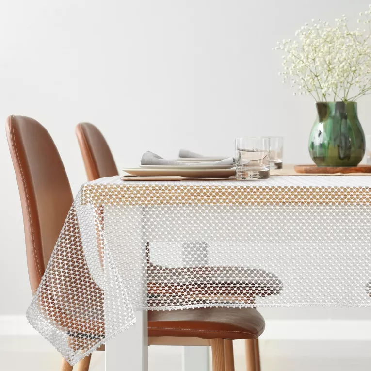 Obrus biały 150x350 cm z gipiury o geometrycznej ażurowej strukturze