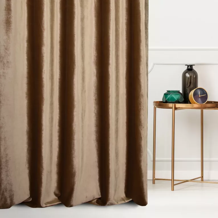 Zasłona szyta na taśmie 5 cm ciemnobeżowa z miękkiej welwetowej tkaniny z połyskiem