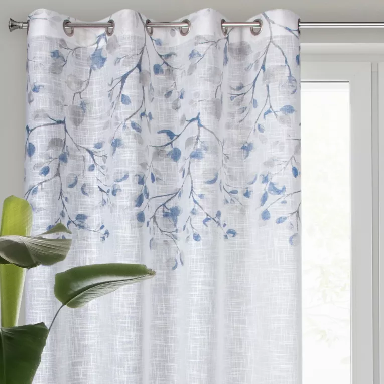 Zasłona biało, granatowa z wzorem kwitnących gałązek z delikatnej etaminy 140x250 cm przelotka - ANA