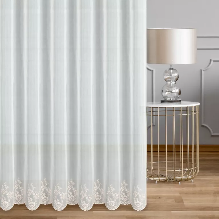 Firana szyta na taśmie fala kremowo beżowa z matowej batystowej tkaniny haftowanej w dwukolorowy kwiatowy wzór