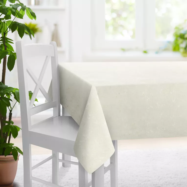 Obrus szyty kremowy miękka tkanina welwetowa, ze złotym marmurowym nadrukiem