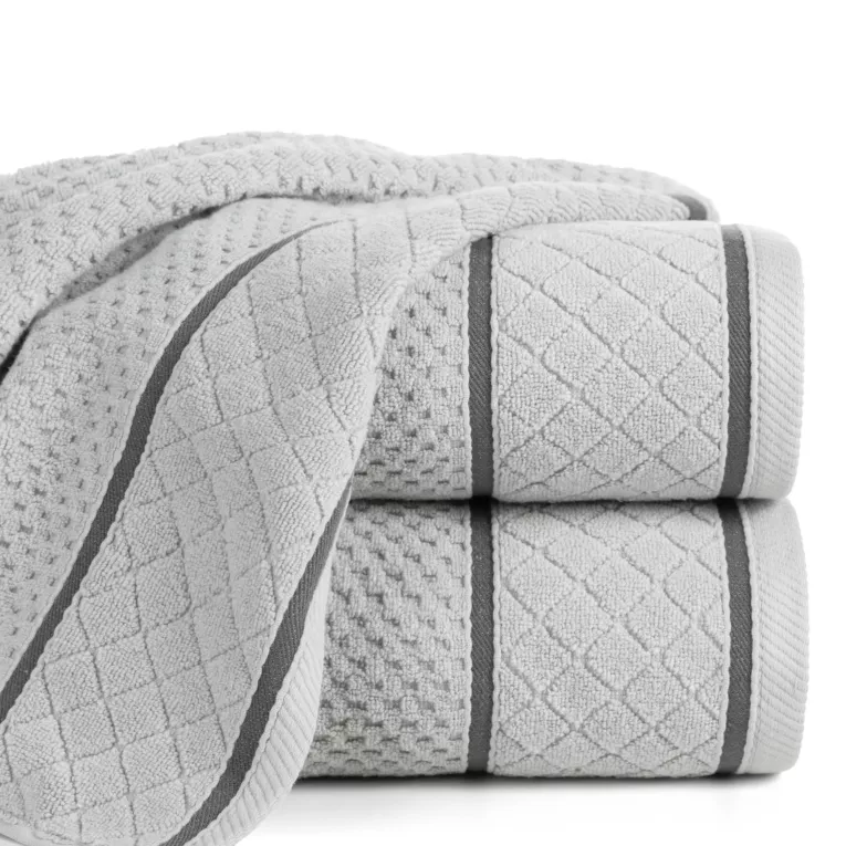 Ręcznik kąpielowy 70x140 cm bawełniany zero twist srebrny o ryżowej strukturze 550 g/m2 FAVORI