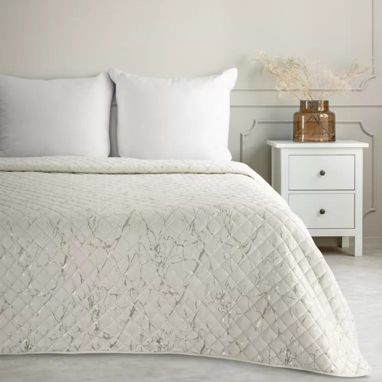 Narzuta welwetowa biało, szampańska 170x210 cm pikowana metodą hot press z błyszczącym wzorem marmurku BLINK 4 Eurofirany Premium