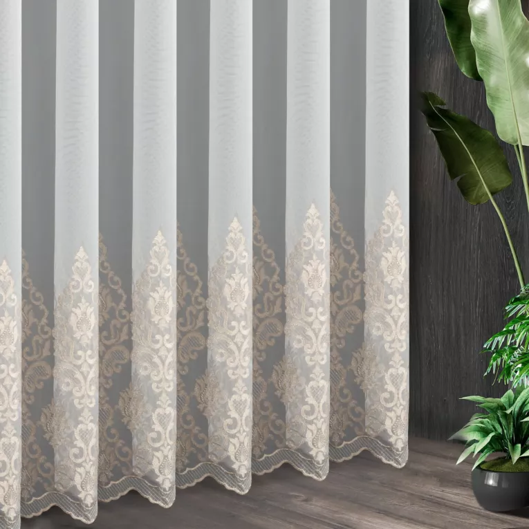 Tkanina firanowa delikatna mikrosiateczka zdobiona ornamentowym haftem