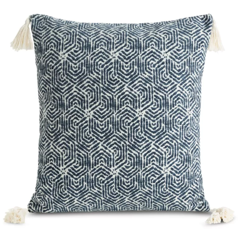 Poszewka na poduszkę 45x45 cm granatowo, kremowa w stylu boho zdobiona chwostami na rogach poszewki FABIA
