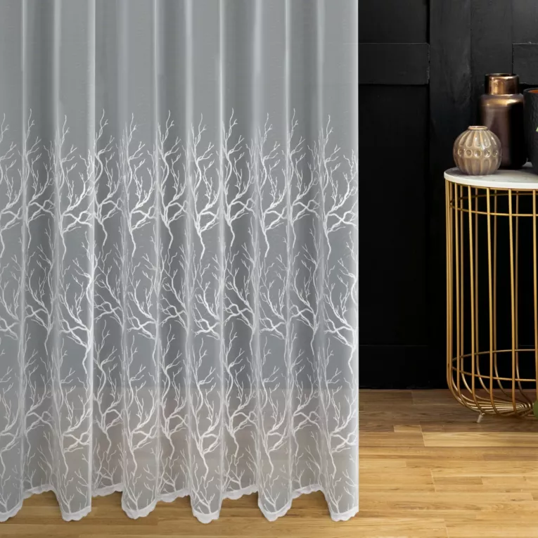 Firana szyta na taśmie 5 cm naturalno popielata z matowej tkaniny PERU haftowanej w botaniczny wzór