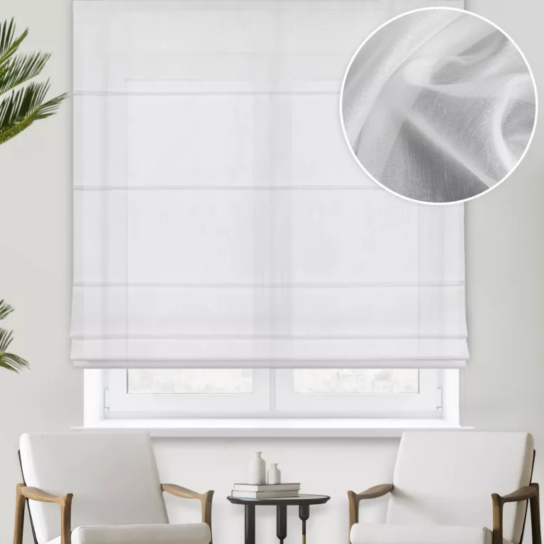 Roleta rzymska kremowa z półprzezroczystej połyskliwej tkaniny, wykończona obciążnikiem