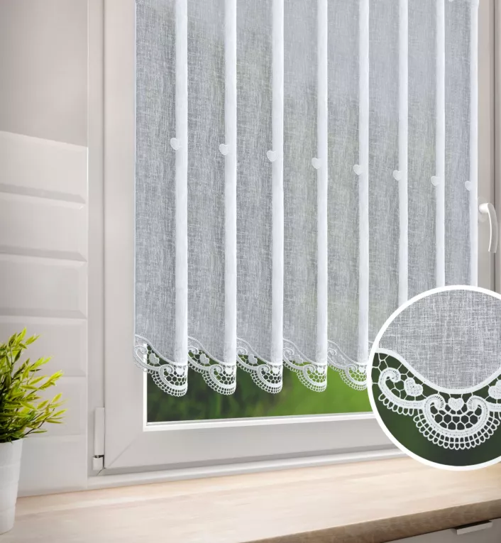 Tkanina firanowa zazdrostka z etaminy zdobiona haftem geometrycznym