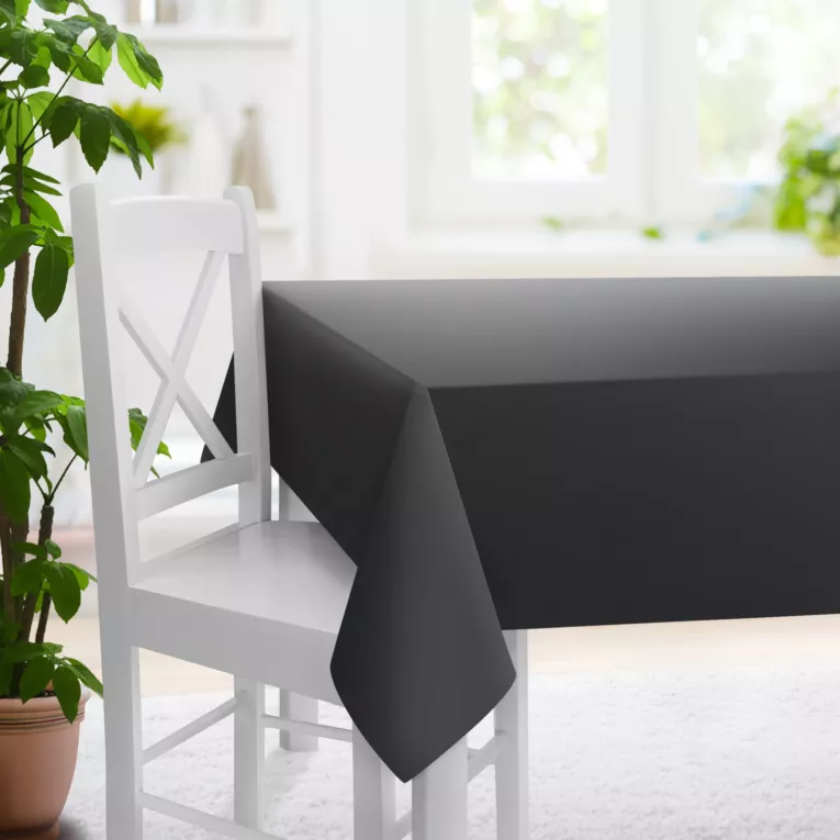 Obrus szyty grafitowy z gładkiej tkaniny zaciemniającej typu dimout