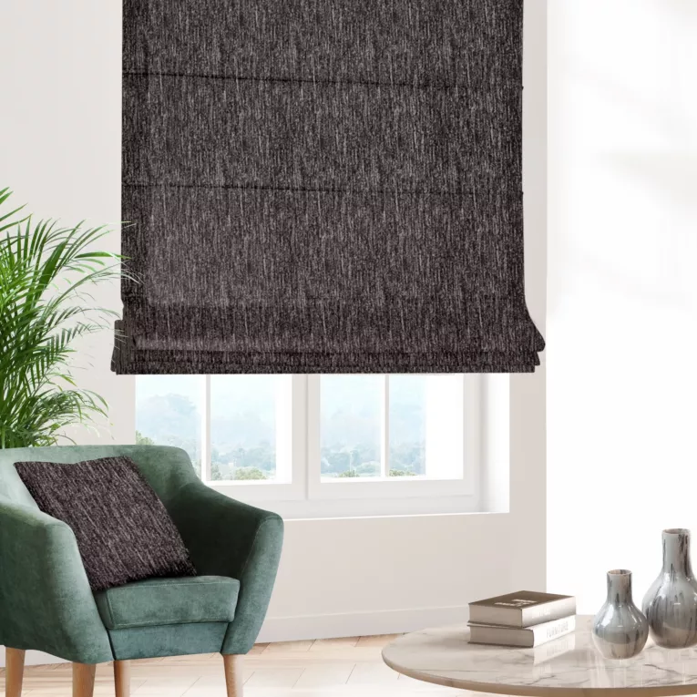 Roleta rzymska czarno beżowa z miękkiej tkaniny szenilowej z melanżowym wzorem