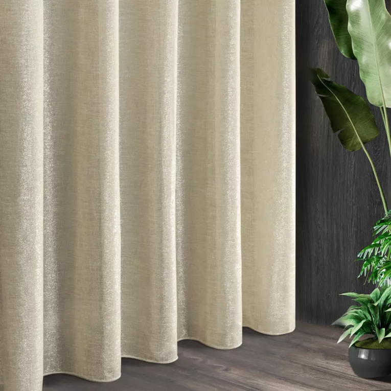 Tkanina firanowa etamina o gęstym splocie zakończona szwem obciążającym