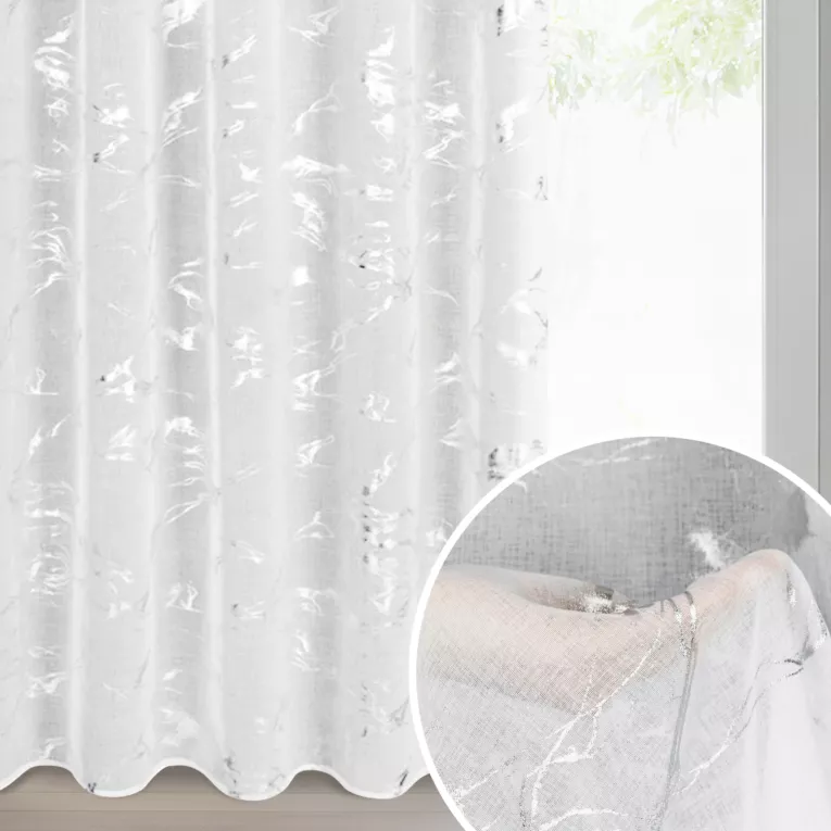 Dekoracja okienna biało, srebrna z etaminy zdobiona błyszczącym marmurkowym wzorem 140x270 cm taśma ALINA