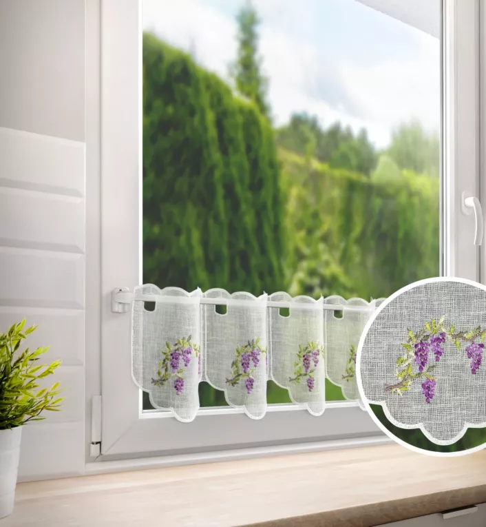 Tkanina firanowa zazdrostka z etaminy zdobiona haftem letnich pnących winogron