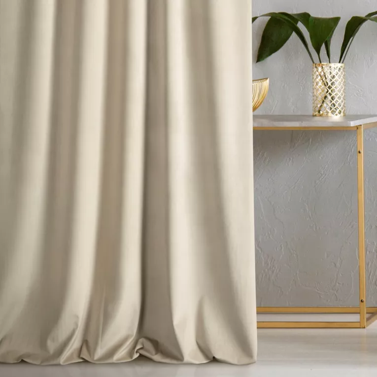 Zasłona szyta na taśmie 5 cm ENYA jasnozłota z miękkiej półmatowej tkaniny welwetowej