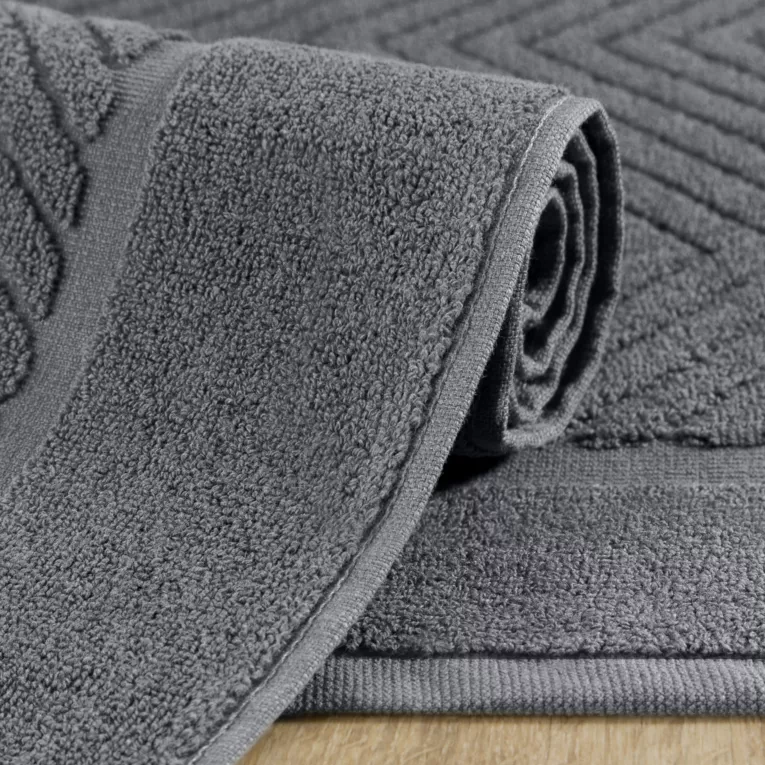 Dywanik łazienkowy bawełniany frotte zdobiony wzorem w zygzaki REINA LINE