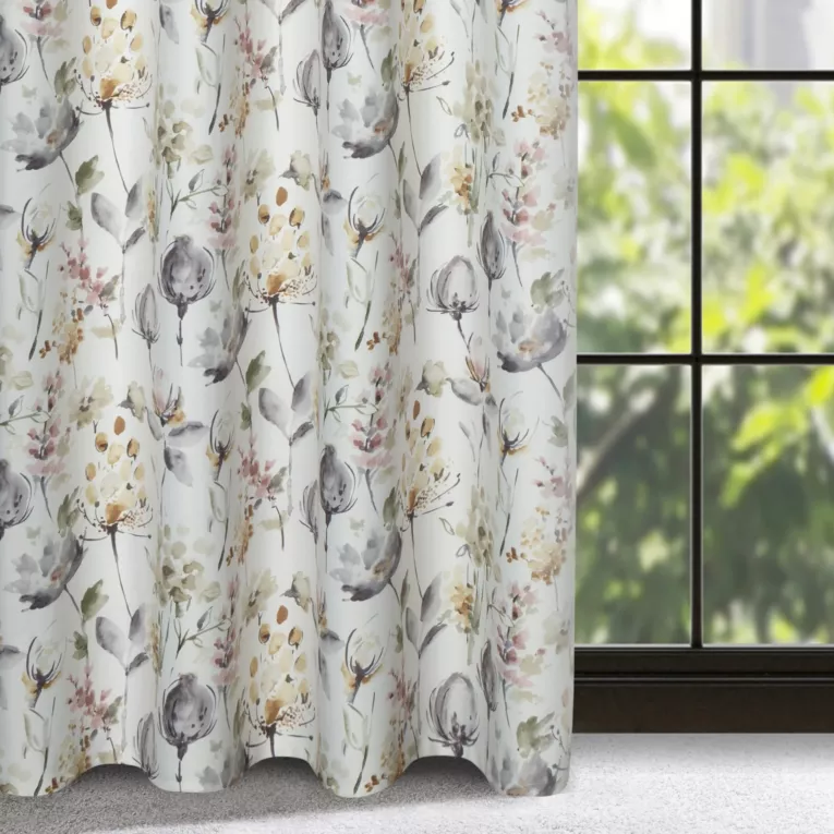 Zasłona biało, oliwkowa z malarskim motywem letnich kwiatów z tkaniny zaciemniającej 140x250 cm przelotka - ZOJA