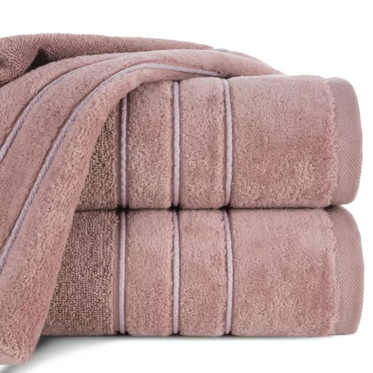 Ręcznik kąpielowy 70x140 cm bawełniany kolor pudrowy z kontrastującymi paseczkami 500 g/m2 SIBEL