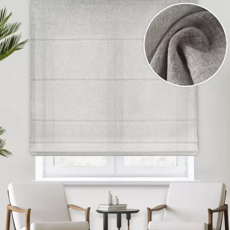 Roleta rzymska jasnoszara z delikatnej w dotyku etaminy w stylu eko z efektem kreszowania, wykończona obciążnikiem