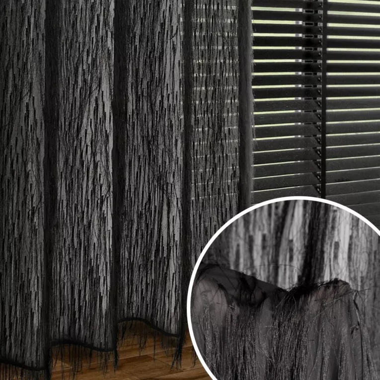 Zasłona czarna zdobiona lśniącymi delikatnymi frędzlami 140x250 cm przelotka - AURORA - Eva Minge