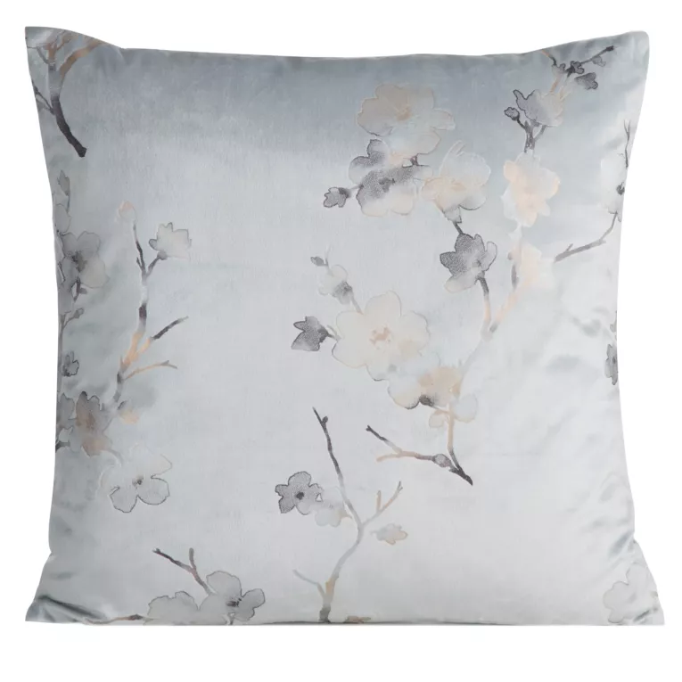 Poszewka na poduszkę 45x45 cm welwetowa srebrno, szampańska zdobiona nadrukiem kwiatu jabłoni SELENA