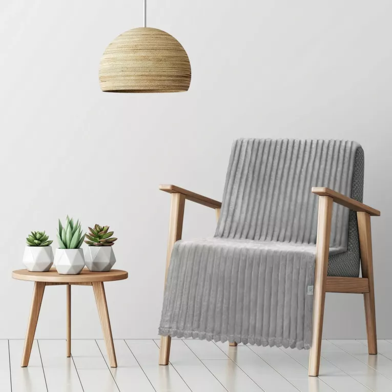 Narzuta na fotel - koc 70x160 cm srebrna z wytłaczanym wzorem i efektem 3D SOFT Design 91