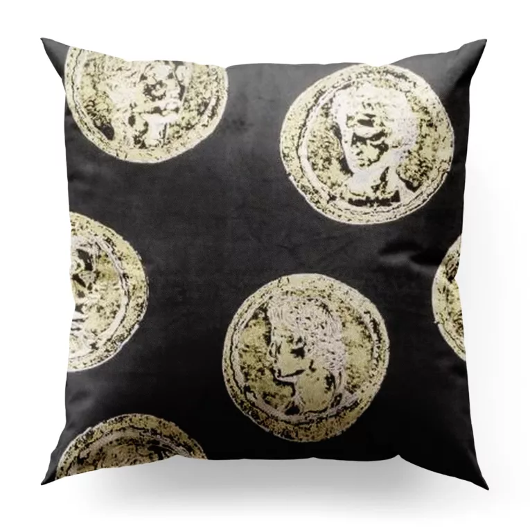 Poszewka szyta LIAM czarno złota z miękkiej welwetowej tkaniny i złotym antycznym motywem