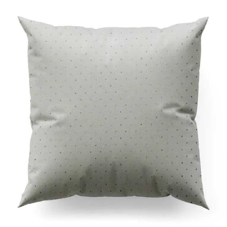 Poszewka szyta kremowo złota z gładkiej tkaniny przeplatanej błyszczącą lureksową nicią o wzorze w kropki